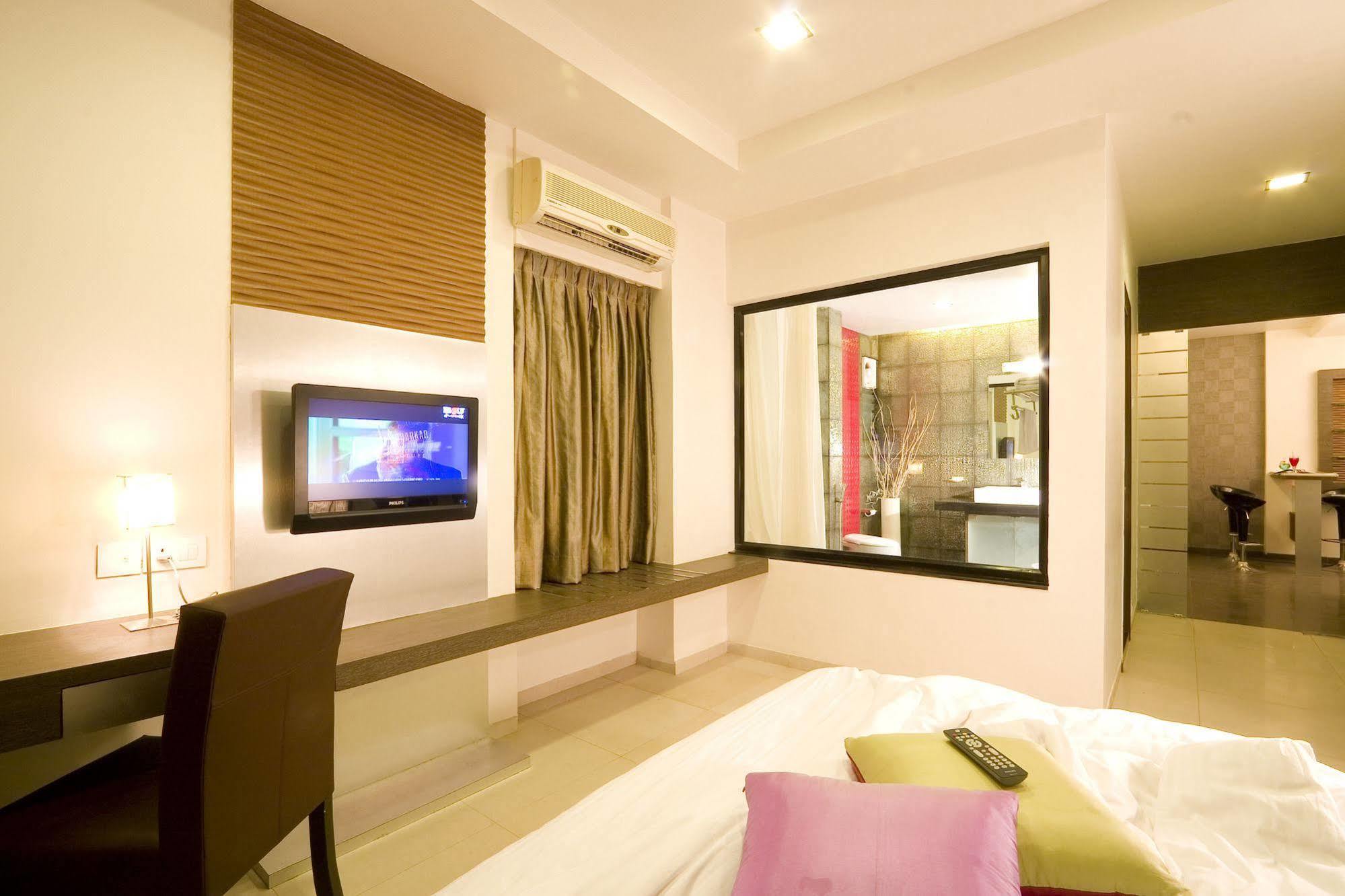 Citrus Hotel Kolhapur Exterior photo