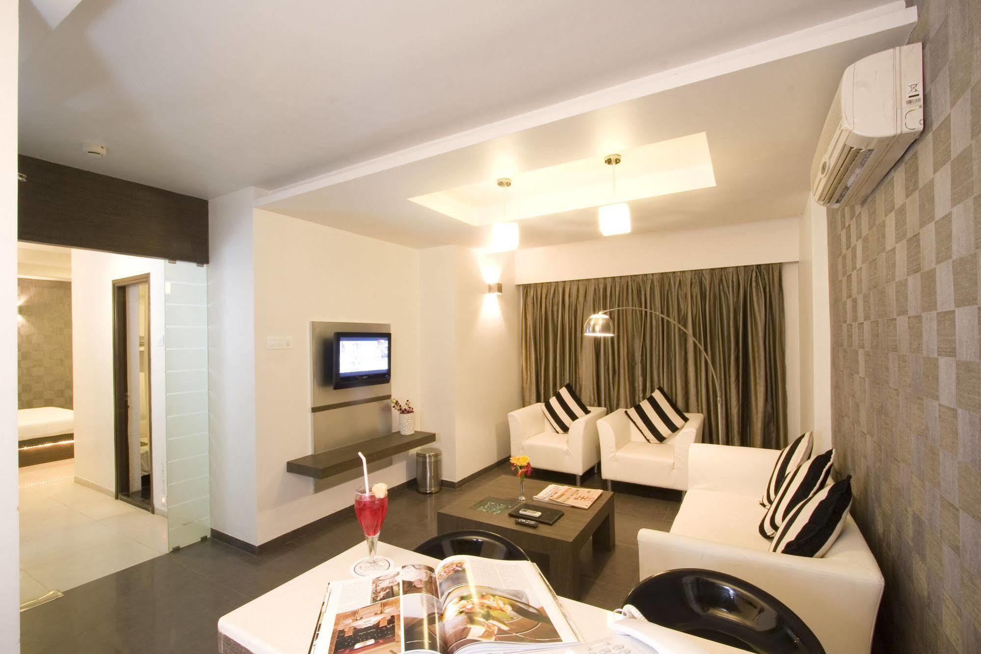 Citrus Hotel Kolhapur Exterior photo