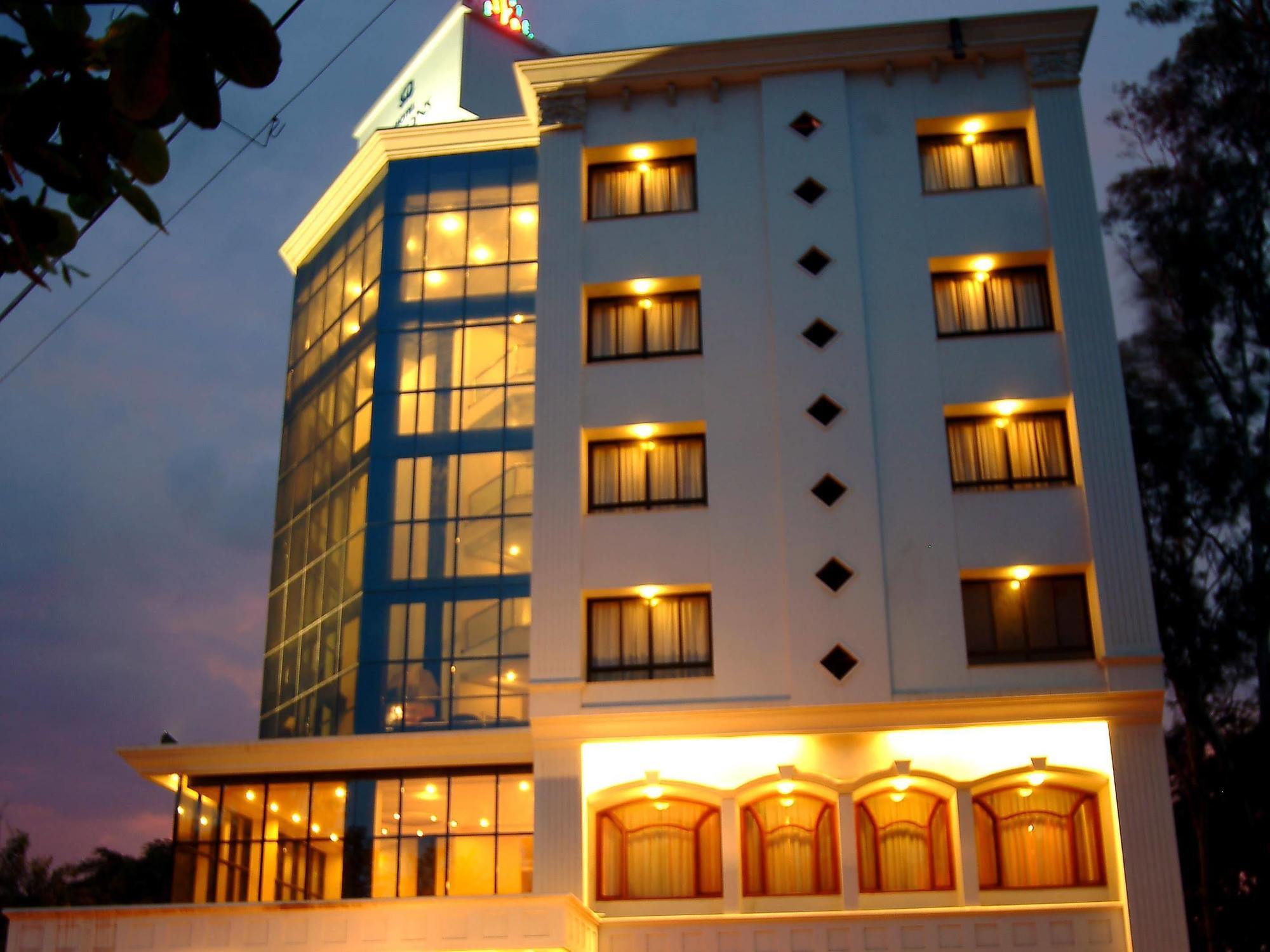 Citrus Hotel Kolhapur Exterior photo